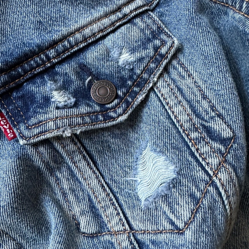 Levi’s Denim Jacket - Picture 3 of 5